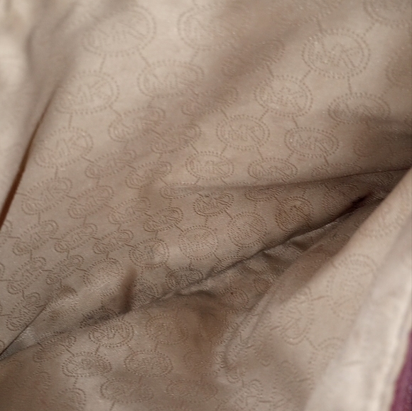 Michael Kors Jet Set Tote - Picture 9 of 10